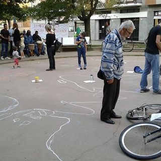 Flash mob in piazza Caduti ad Alpignano per la Giornata della Memoria e dell'Accoglienza