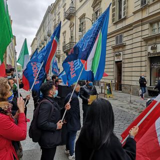 Gioco d'azzardo, flash mob dei giovani di FdI contro la modifica della legge:&quot;Se si tolgono le regole vince la mafia&quot;