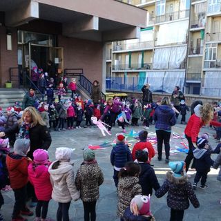Le paritarie fanno un girotondo in maschera contro Appendino: &quot;Non siamo bambini di serie B&quot;