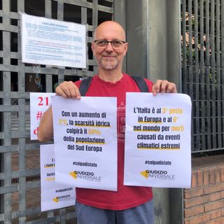 “Colpa di Stato”: davanti al Tribunale, il flash mob ambientalista di Giudizio Universale