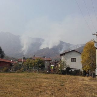 Incendi, continuano a bruciare le valli intorno a Torino