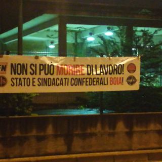 Forza Nuova, striscione appeso alla Thyssen per protestare contro le morti sul lavoro