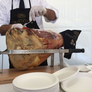 Degustazione gratuita del Crudo di Cuneo alla Fiera Del Marrone dal 18 al 20 ottobre