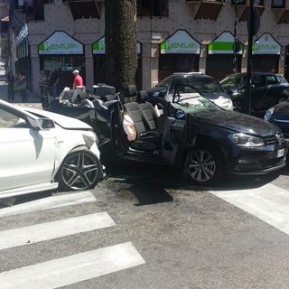 Schianto in corso Turati: tre auto coinvolte, una persona in prognosi riservata