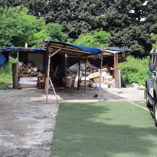 Controlli della Polizia Municipale nei campi nomadi di Torino: ritrovati 1600 rotoli di carta da parati in via Germagnano Controlli della Polizia Municipale nei campi nomadi di Torino: ritrovati 1600 rotoli di carta da parati in via Germagnano