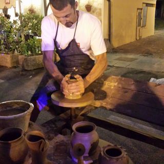 Castellamonte: la mostra della Ceramica offre un antipasto in piazza Castello