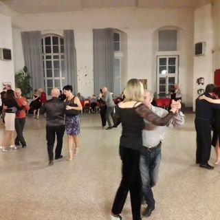 Un tango avvolgente tra ballerini vedenti e non vedenti: torna stasera la "Milonga Ciega" Un tango avvolgente tra ballerini vedenti e non vedenti: torna stasera la "Milonga Ciega"