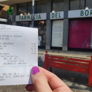 &quot;Se sei vittima di violenza chiama il 1522”