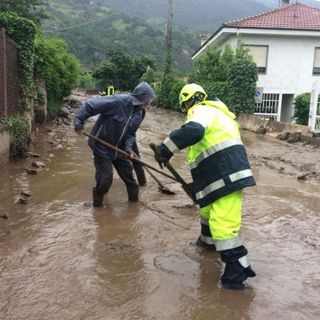 "No al deposito di fango e detriti  della frana nei campi coltivati"