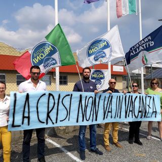 Fratelli d'Italia davanti alla Hag di Andezeno: &quot;Ricordiamo a Di Maio che la crisi delle imprese italiane non va in vacanza&quot;
