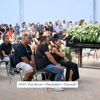 funerali di un ragazzo