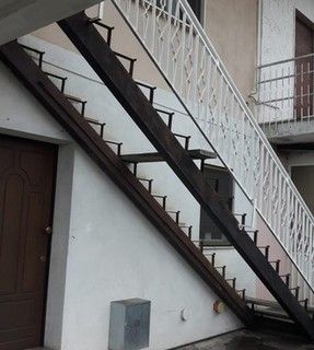 Avevano rubato anche i gradini di una scala a Sommariva del Bosco: sgominata la &quot;banda del buco&quot;