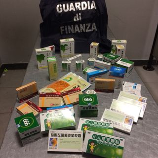 Farmaci illegali in valigia: nei guai un 43enne in arrivo da Pechino
