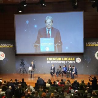 Gentiloni al Lingotto di Torino: poche parole ai manifestanti Embraco, poi incitamento agli amministratori dem (FOTO E VIDEO)