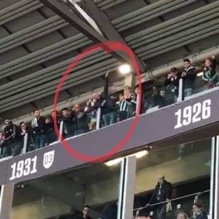 Daspo di 2 anni per il tifoso bianconero che ha mimato la caduta di un aereo