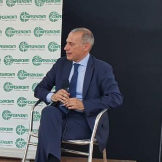 Commercio, Banchieri: &quot;Il caro bollette è la priorità ma chiediamo sgravi fiscali e una webtax&quot;