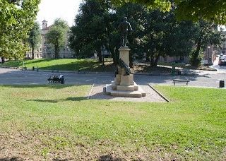 Ai giardini Cavour la messa a dimora di un albero in ricordo di Jina Mahsa Amini