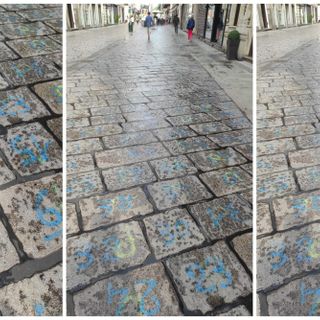 A Torino la manutenzione è divertente: in via Garibaldi “si gioca a campana”