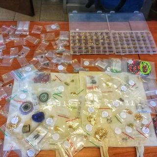 Porta Nuova, la polizia recupera un trolley rubato con dentro centomila euro in gioielli