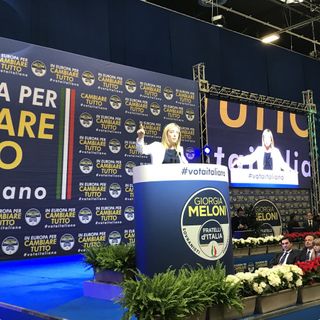 Giorgia Meloni dal palco del Lingotto: “Cirio, insieme vinceremo in Piemonte”