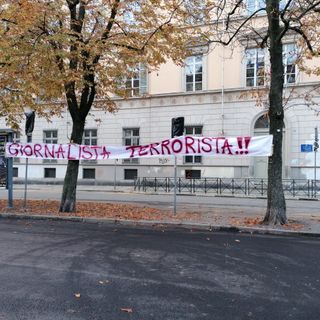 Trovato striscione in corso Marconi: &quot;Giornalista terrorista&quot;