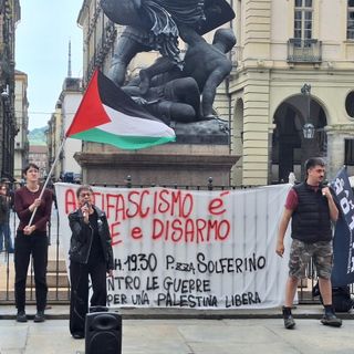 Studenti, partiti e movimenti in piazza contro le armi: &quot;I giovani non metteranno l'elmetto&quot;