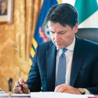 Firmato il nuovo Dpcm, in vigore fino al 24 novembre: bar e ristoranti chiusi alle 18. Stop a cinema e teatri