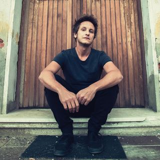 Un anno dopo l'ultimo concerto a Torino, Giuvazza torna sul palco di Off Topic