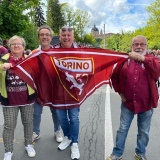 Tra Giro d'Italia e Grande Torino, Superga inizia a colorarsi di granata