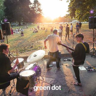 Davanti all'ex Fluido la prima edizione del Green Dot, tra concerti e food