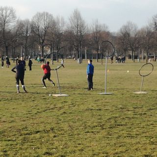 Un allenamento della squadra torinese di Quidditch in piazza d'Armi