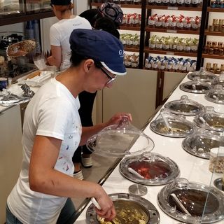 Chiudono le gelaterie Grom, la multinazionale Unilver punta sulla grande distribuzione