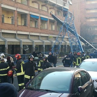 soccorsi con vigili del fuoco in via Genova
