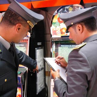 Giro di vite contro le slot irregolari: multe e macchinari posti sotto sequestro