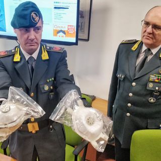 Coronavirus: mascherine vendute su Ebay a 5 mila euro, denunce e perquisizioni in tutta Italia