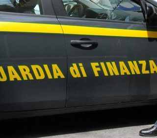 Settimo Torinese, la Guardia di Finanza sequestra diecimila prodotti potenzialmente pericolosi