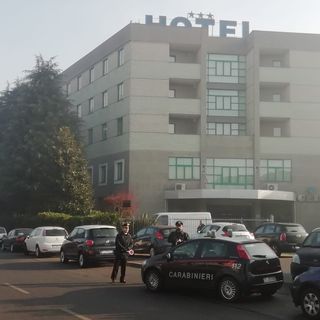 Ricercato internazionale si nasconde in un hotel a San Mauro: scoperto dai carabinieri [VIDEO]