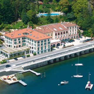 Scopri l'esperienza delle bollicine in un Gala dinner con vista sul lago Maggiore, dove i protagonisti saranno menù di pesce e Champagne
