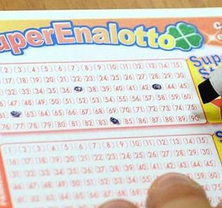 SuperEnalotto, Jackpot sfiorato a Torino: con il 5 vinti oltre 24 mila euro