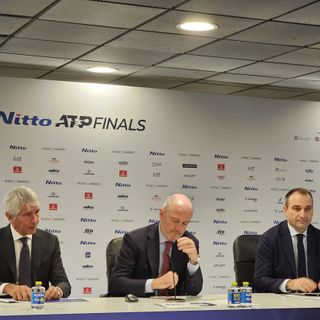 Tavolo dei relatori con esponenti istituzioni