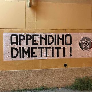 Blitz nella notte: striscioni con scritto &quot;Appendino dimettiti&quot; in tutta la città