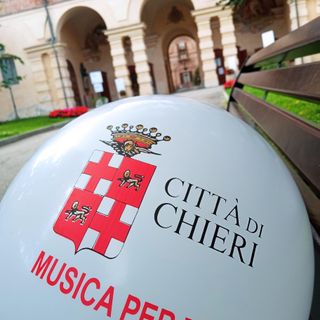 “Musica per tutti”: palloncini per le persone sorde, Chieri sempre più accessibile