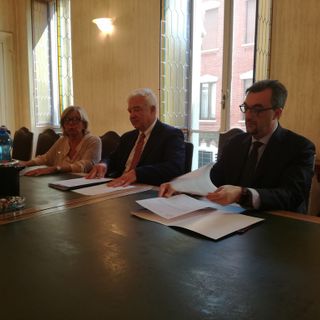 I negozi torinesi hanno le vetrine appannate: poca fiducia nella politica e diffidenza verso il digitale (VIDEO)
