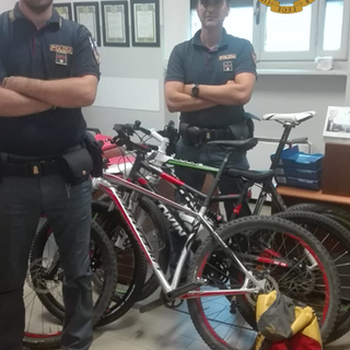 Rubano tre bici: fermati mentre scendono dal treno Rubano tre bici: fermati mentre scendono dal treno