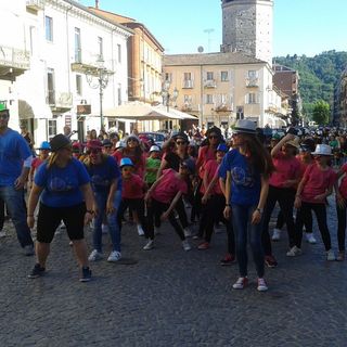 Un &quot;flash mob&quot; per il Naso Rosso in piazza a Chivasso