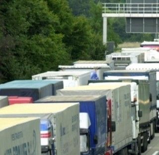 Raccordo autostradale A4/A5 Ivrea Santhià: divieto di circolazione ai mezzi pesanti