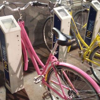 Mr Pink colpisce ancora e &quot;firma&quot; una bici del ToBike