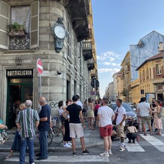 San Salvario ha il suo Caffè dell'Orologio: il nuovo locale di fronte al palazzo dove abitò Natalia Ginzburg