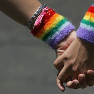 Drag queen &quot;La Myss&quot; aggredita in pieno centro, Arcigay: &quot;Non smetteremo di lottare contro i soprusi&quot;