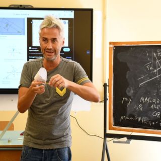 Vincenzo Schettini il professore star dei social al Politecnico per &quot;La fisica che ci piace&quot;